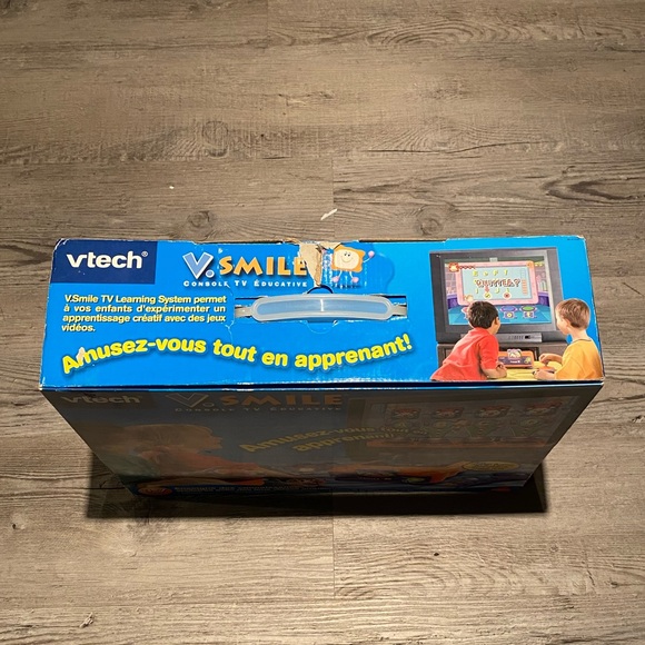 VTech V. Smile Console And Art Studio New Damaged Box + 4 used smartridges - Picture 3 of 10